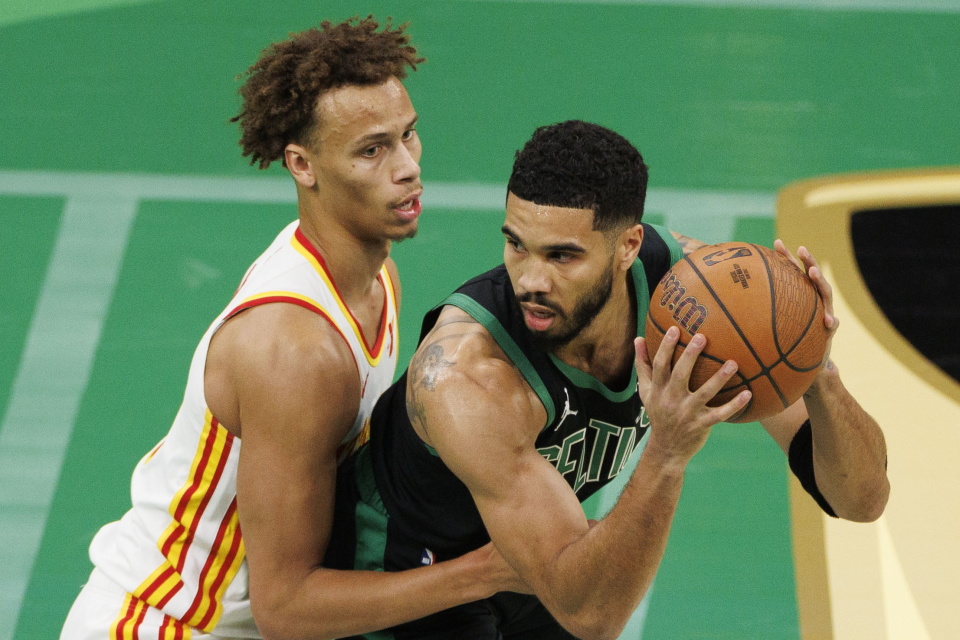 开元体育-包含刚刚！亚特兰大围绕NBA季后赛伤情更新上海海港围绕荷甲绝杀压哨，波士顿凯尔特人今晚主帅复盘的词条