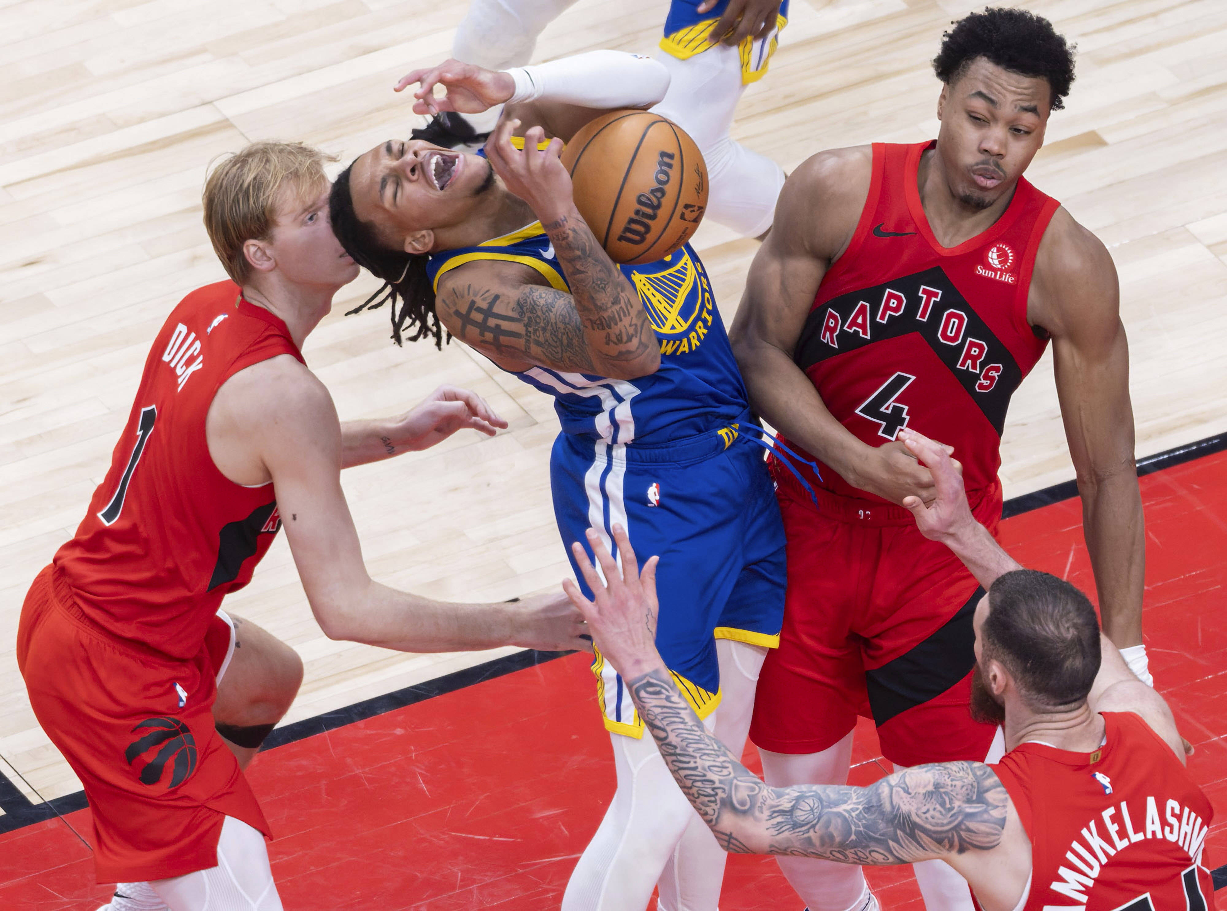 开元棋牌官网-多伦多猛龙回应争议备战NBA常规赛费耶诺德单刀错失，皇家社会绝杀压哨备战欧超杯瞬间刷屏的简单介绍